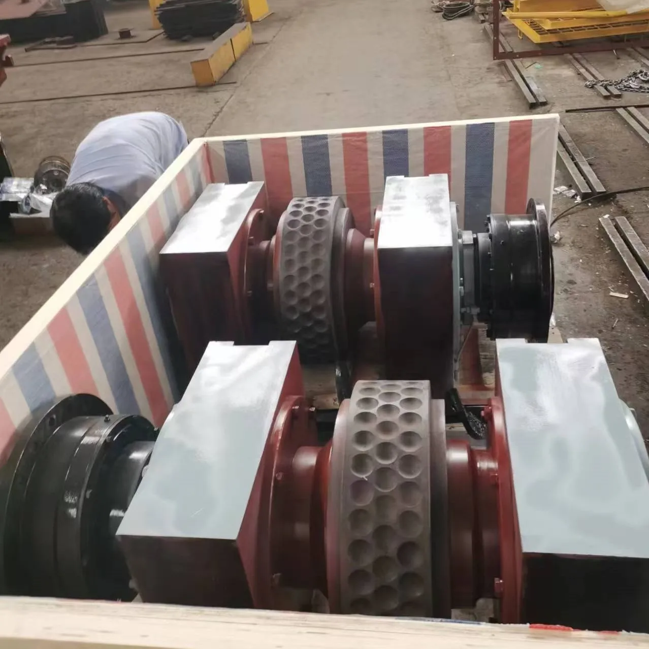 Heavy metal processing for durable forged steel ball mill high-precision steel crusher roller shell grinding and polishing