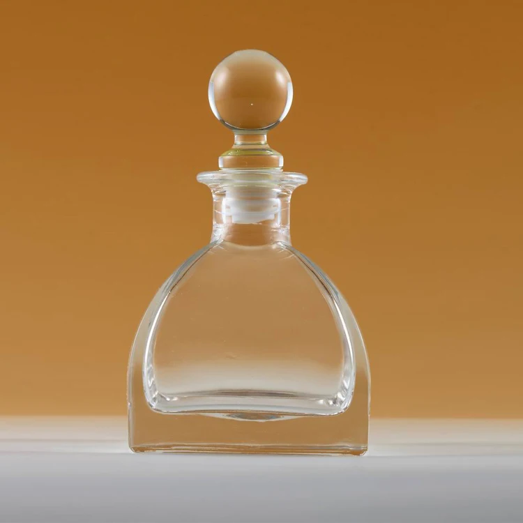 Wholesale high quality flat shape transparent glass bottle for brandy XO wine.