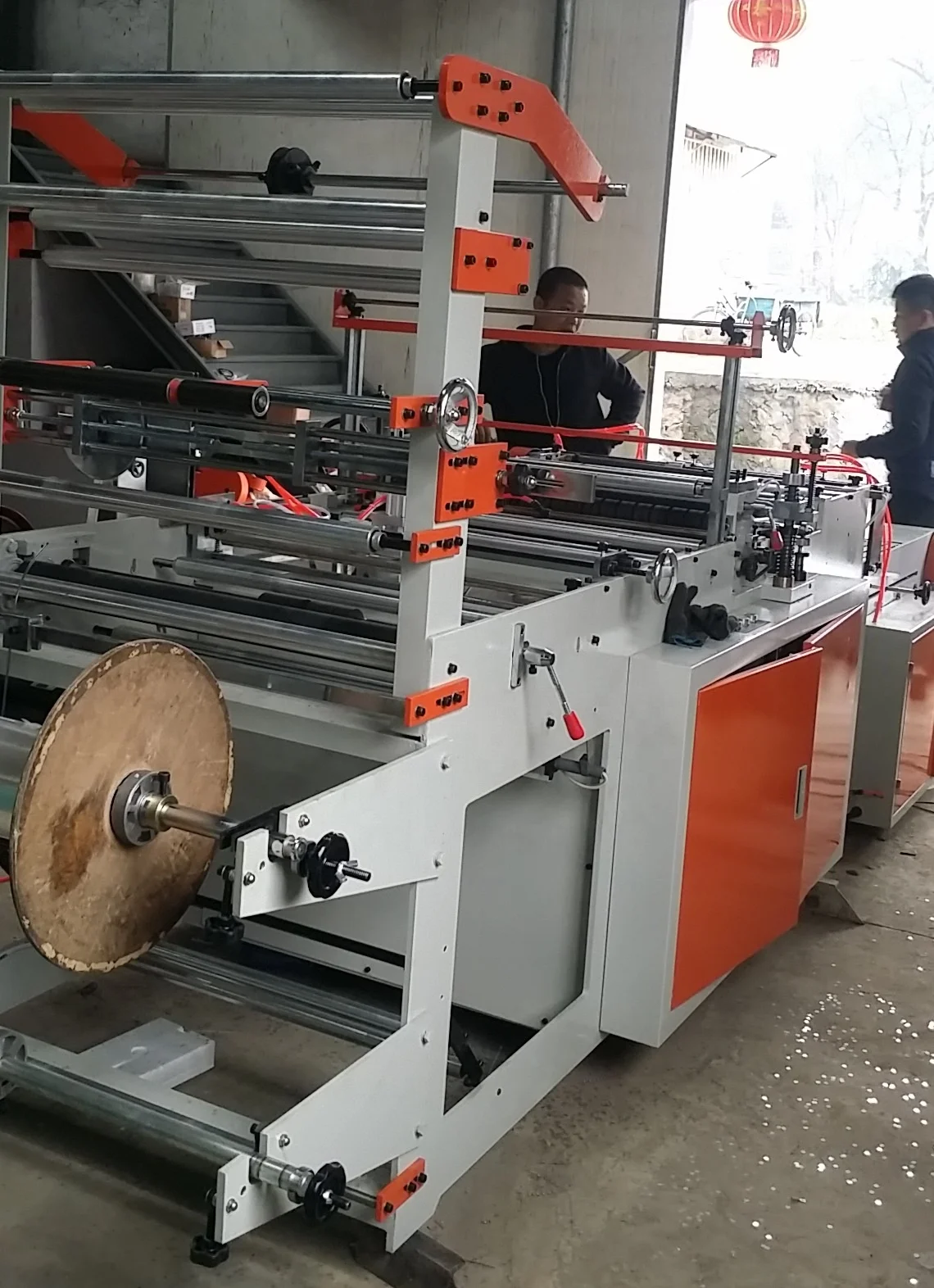 Высокое качество pe из полиуретана с открытыми порами биаксиально-ориентированной пластиковой pp бортовой мешок запечатывания для боксерского мешка курица хлеб машина для производства пластиковых пакетов в Китае