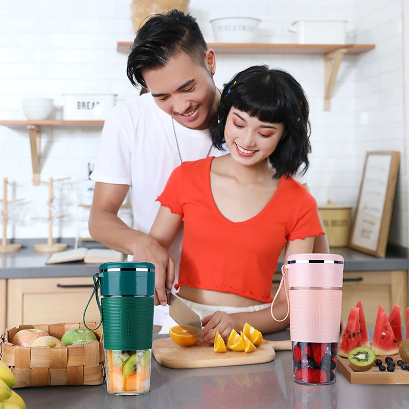 Amazon hot-selling household portable juicer food grade plastic fruit and vegetable juicer