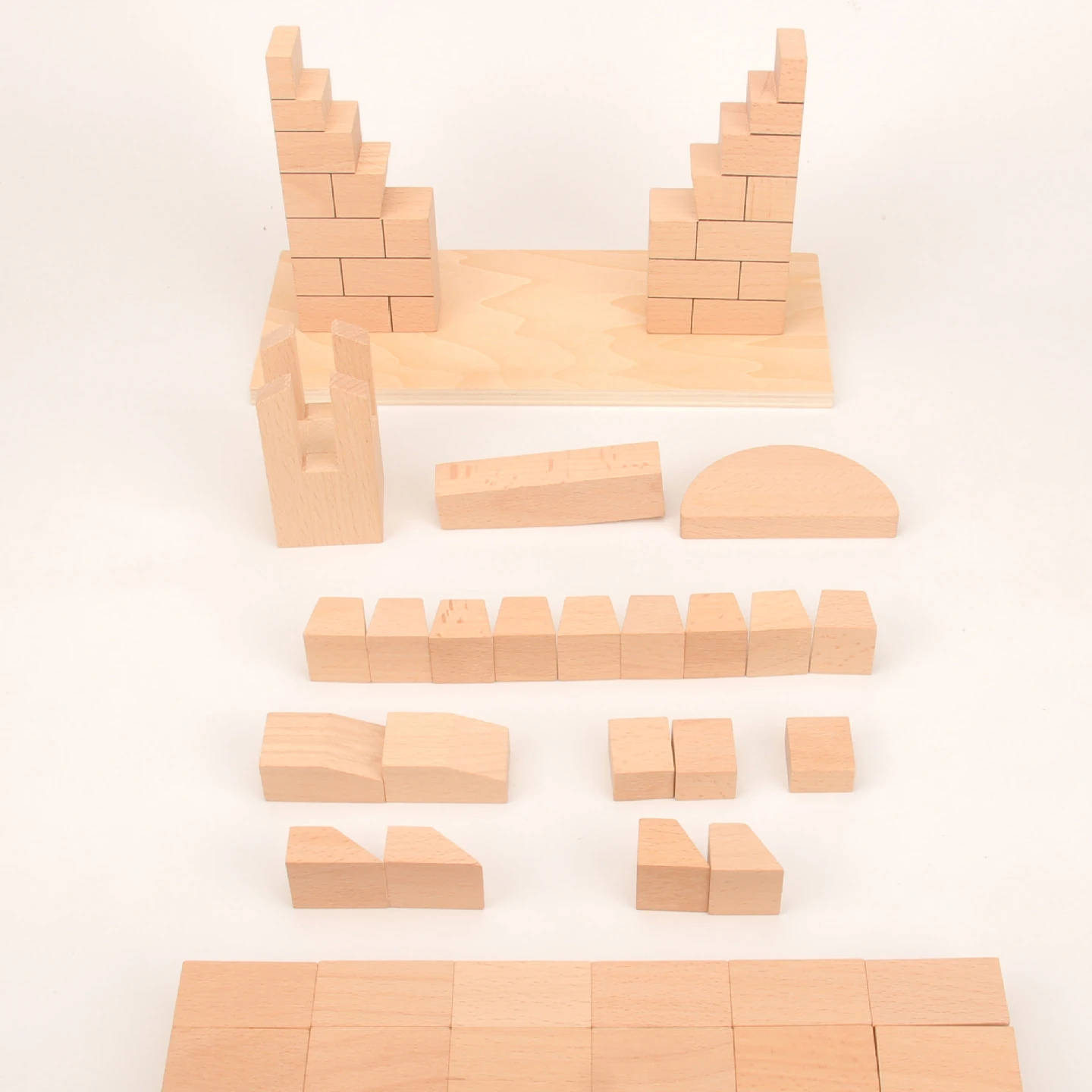 Montessori teaching  Roman arch bridge building blocks young children shape recognition of the original