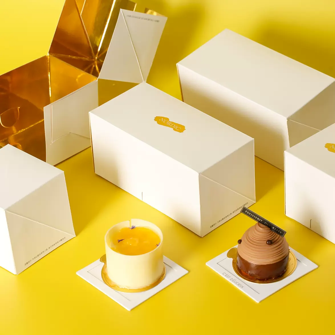 Luxury Gold stamping Dessert Box Set Cake Food Grade Paper Ice Pack Partition Mousse Cut Cake