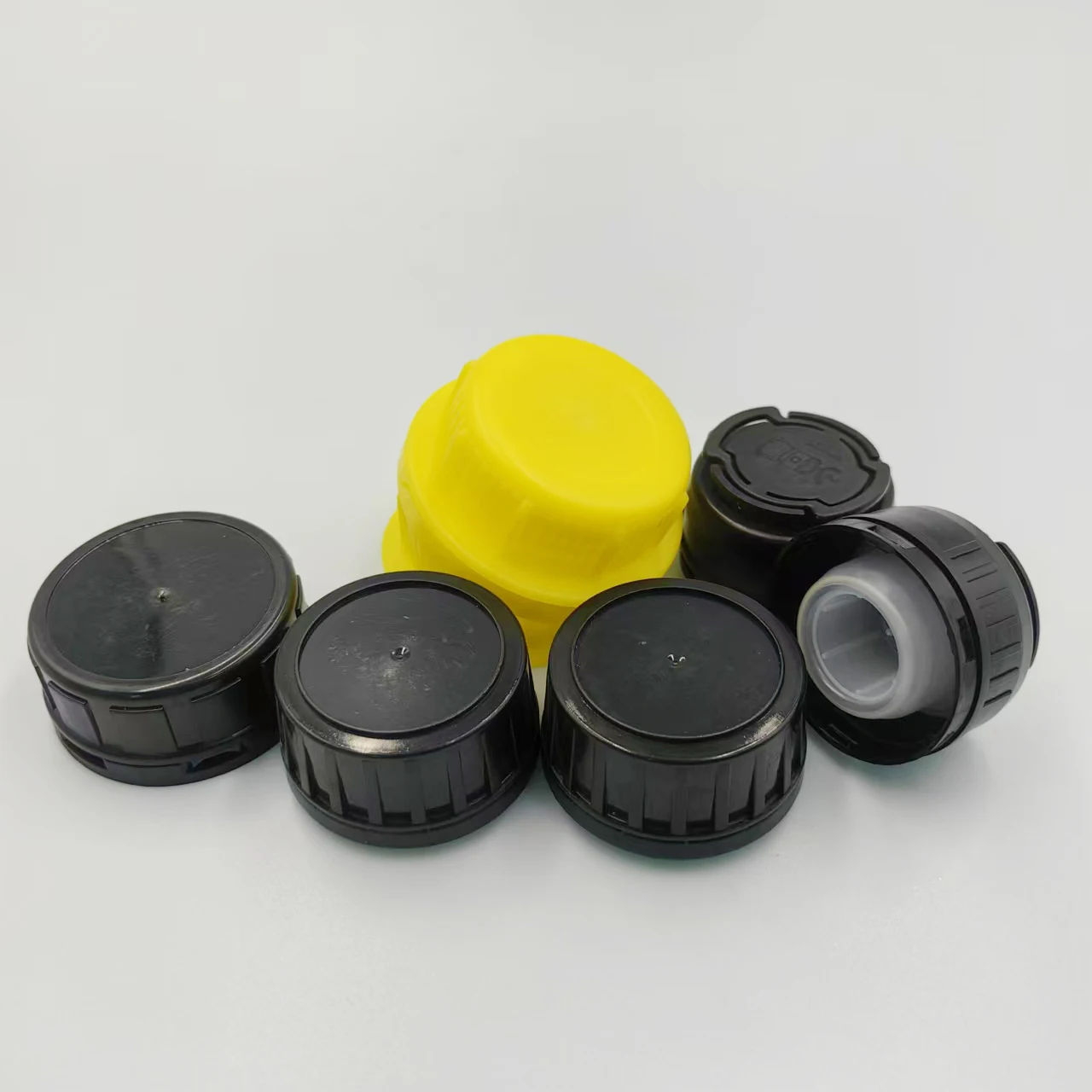 32mm 42mm Wholesale engine oil cap pilfer-proof cap motor oil plastic bottle screw oil cap