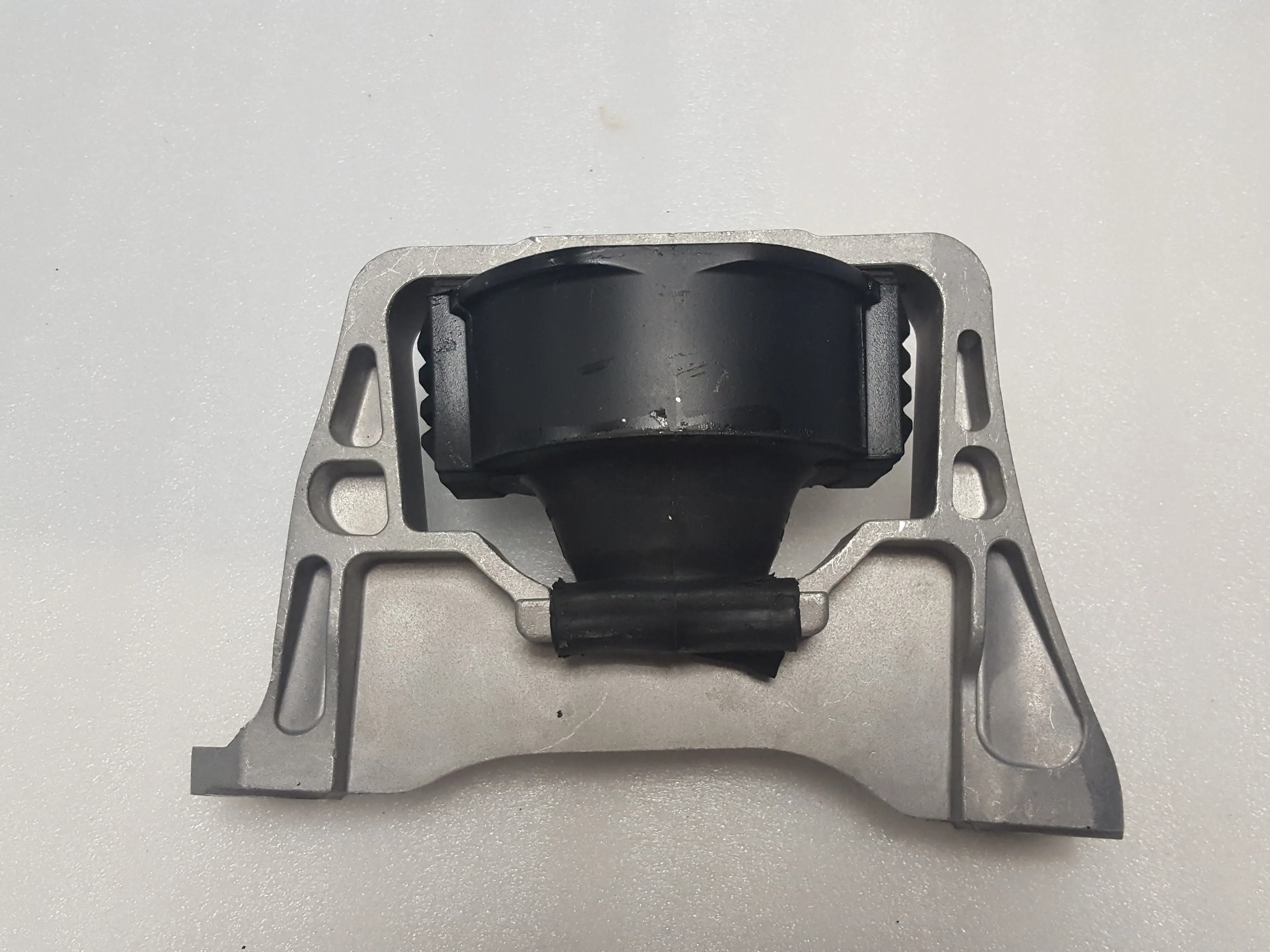 Auto spare car parts Rear Engine Mounting for Ford Focus III 2.0 TDCi 2010-2018 BV6Z-6038A  BV6Z-6038-A