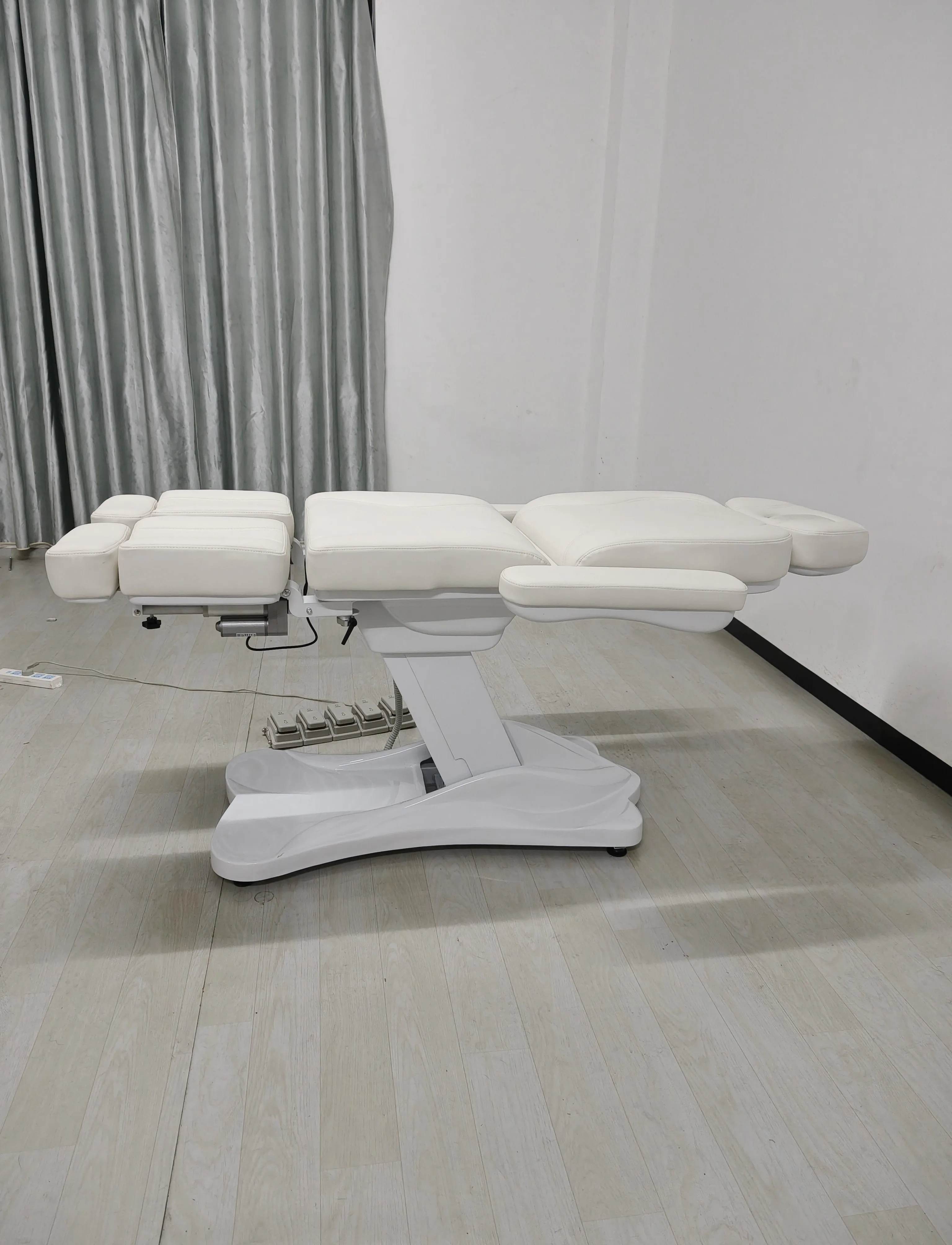 New Design Medical Examination Spa Furniture Chair 2 3 4 5 Motors Electric Beauty Bed Split Leg Electric Pedicure Chair