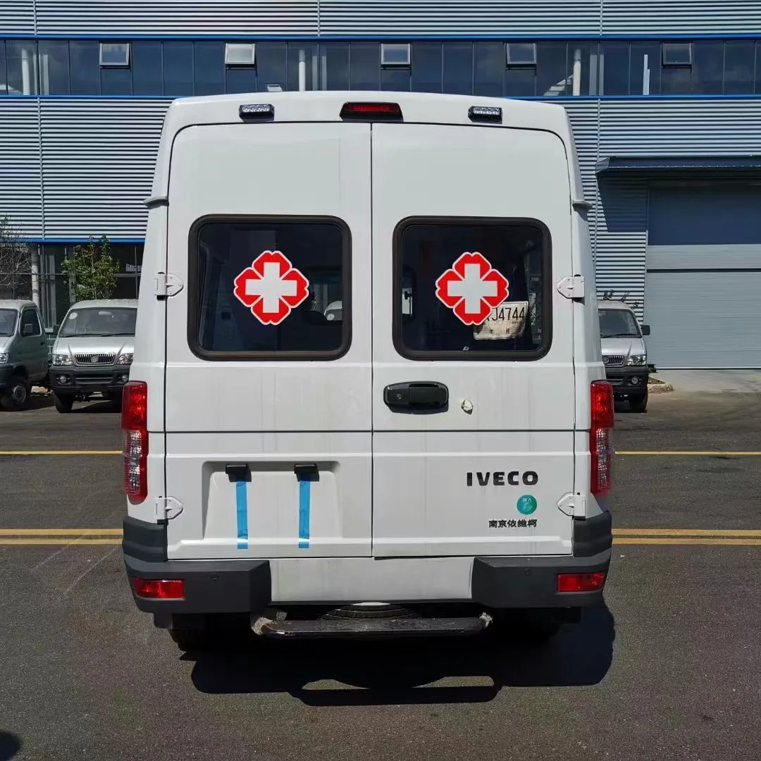 1VECO Hot Sale Top Monitoring Ambulance Vehicle Medical Van Ambulance for Hospital Patient Transport