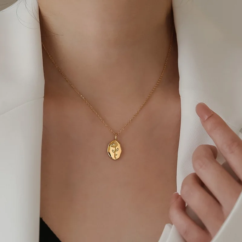 Wholesale Stainless Steel Jewelry Dainty Flower Engrave Design 18K Gold Plated 12 Birthstone Pendant Necklace