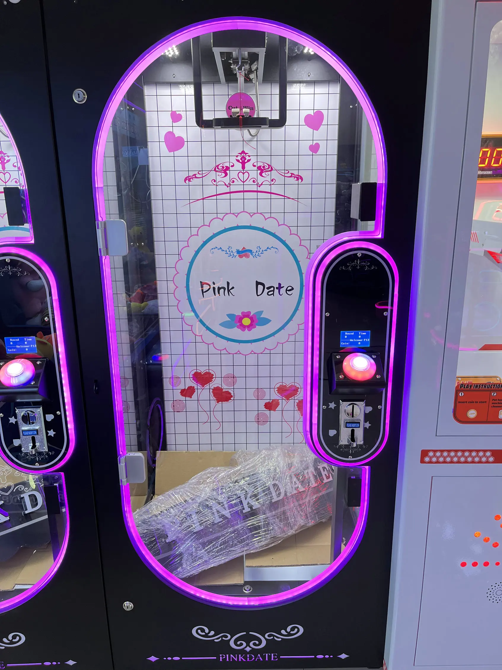 Playfun Coin Operated pink Date Machine Cut 2 Win Prize Game Big Stuffed Toys Scissors