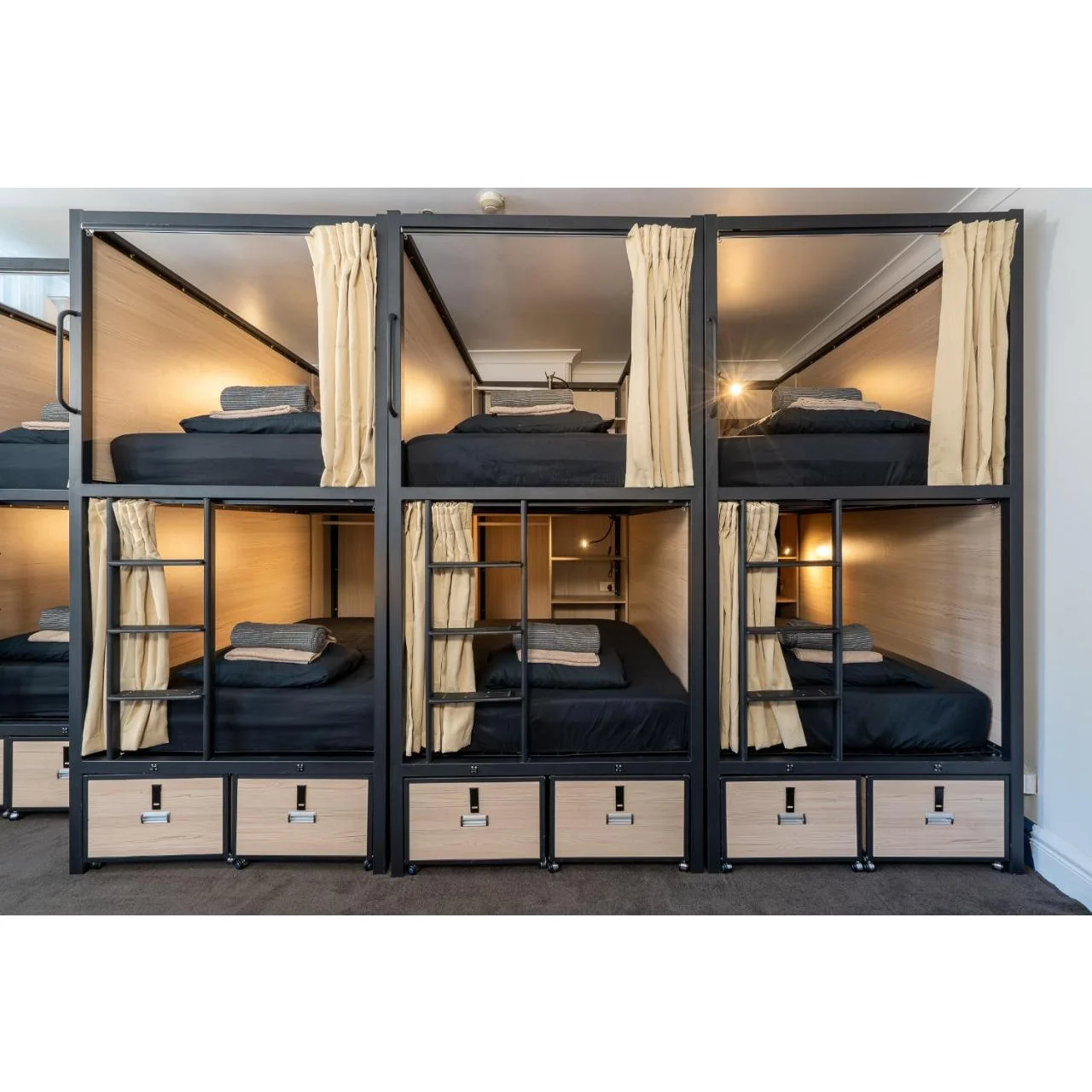 Hotel Bunk Bed Steel Metal Hostels Capsule Bed Single Queen King Bed for Kid Adult use