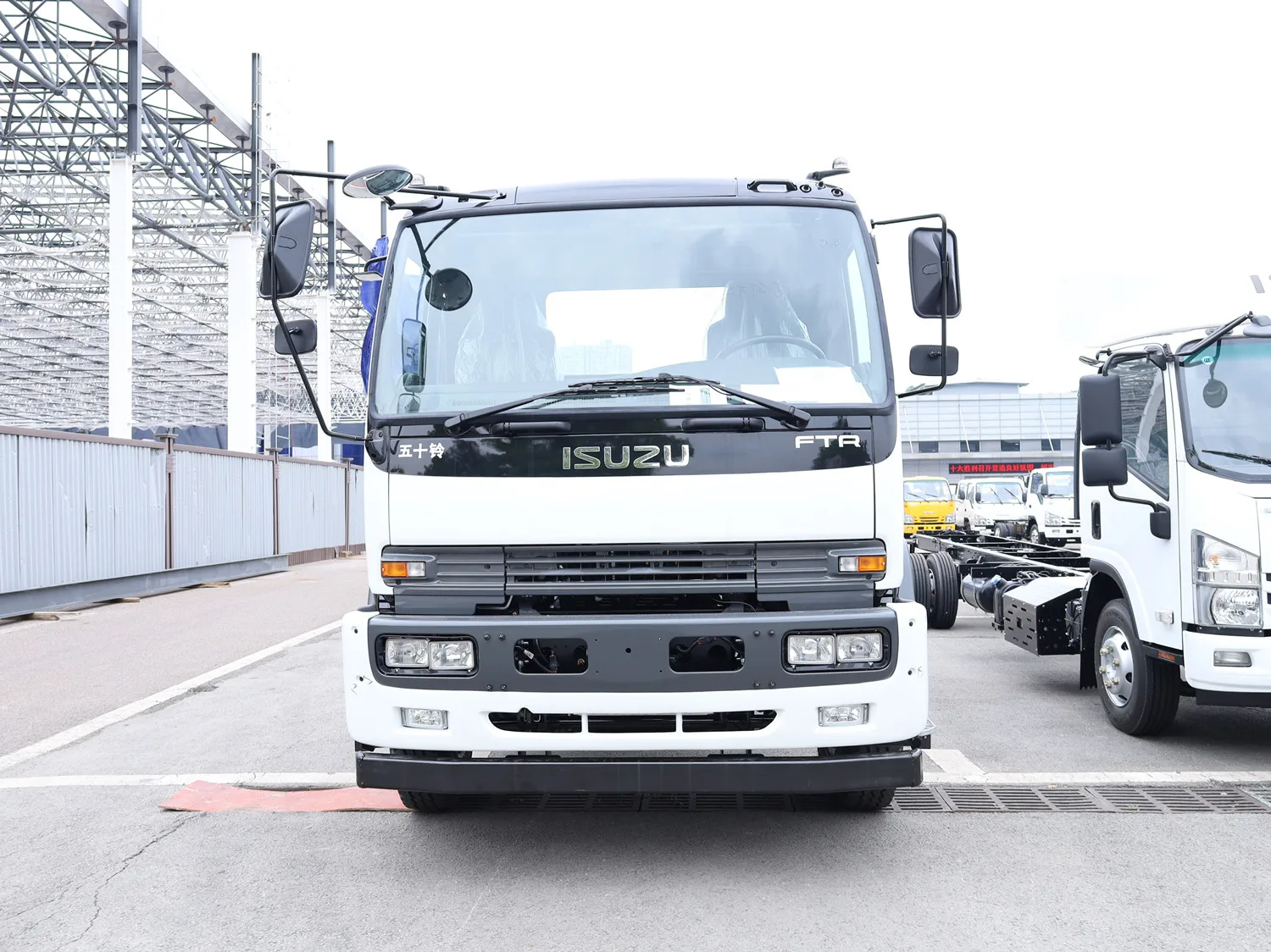 2024 грузовой автомобиль Isuzu FTR средней грузоподъемности 3900 204hp и 240hp для продажи