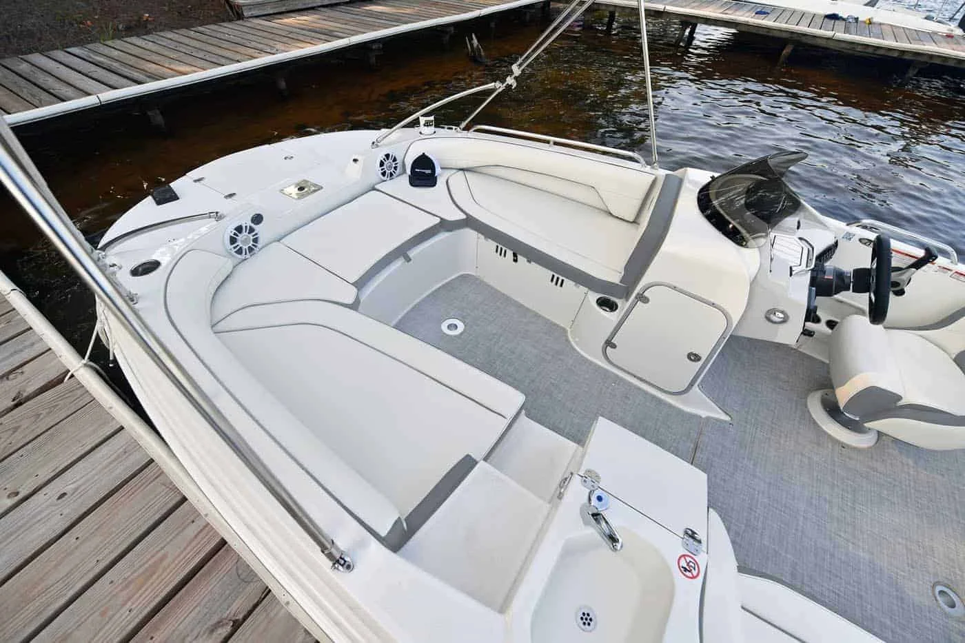 Customized Luxury Sightseeing Duck Boat Yacht Expertly Crafted by Our Factory 2023