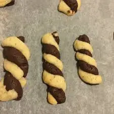 Double filling encrusting machine for filled cookies biscuit two color chocolate cookies forming machine for sale