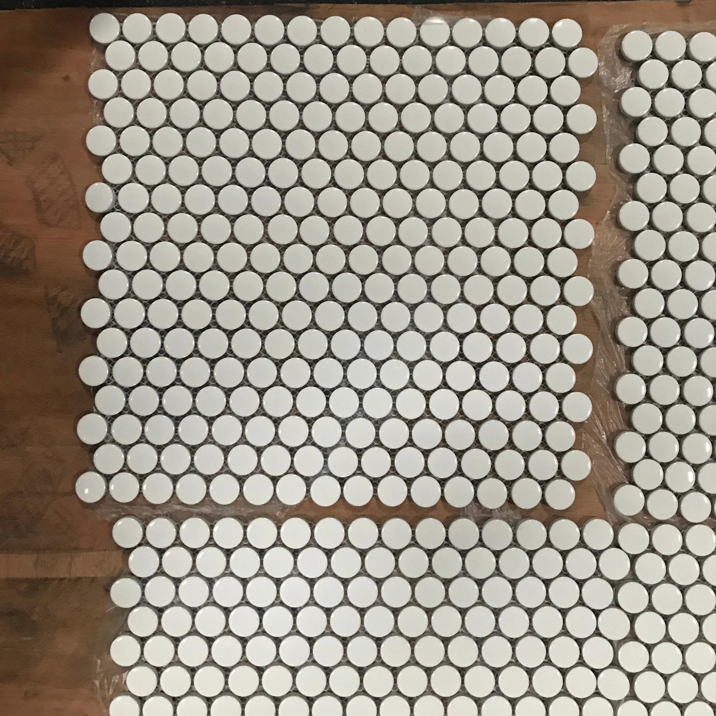 high quality penny round mosaic for hotel super white glossy glazed porcelain mosaic wall tile