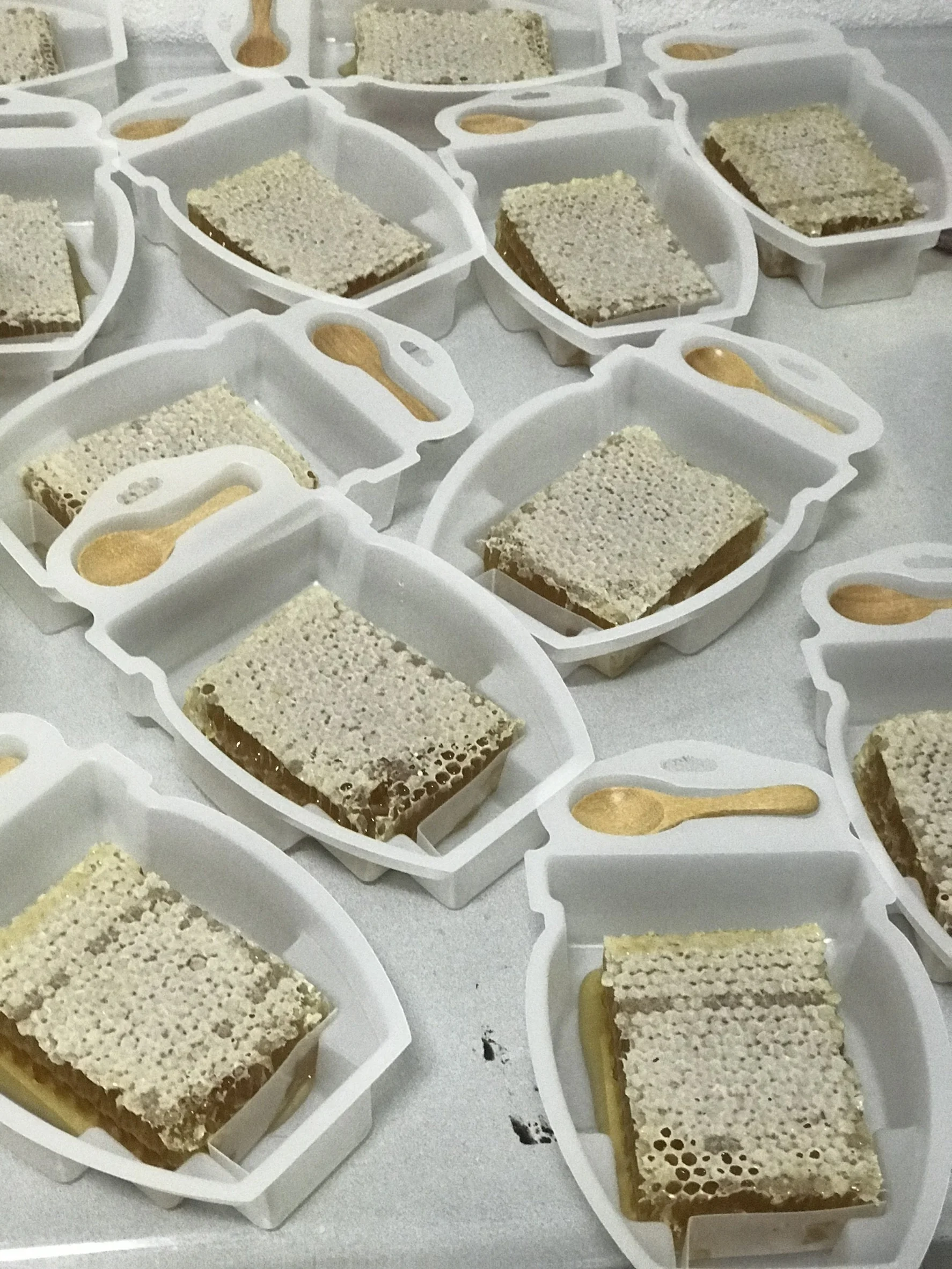 
Fresh Honeycomb Natural Honey 100% Origin from Thailand 