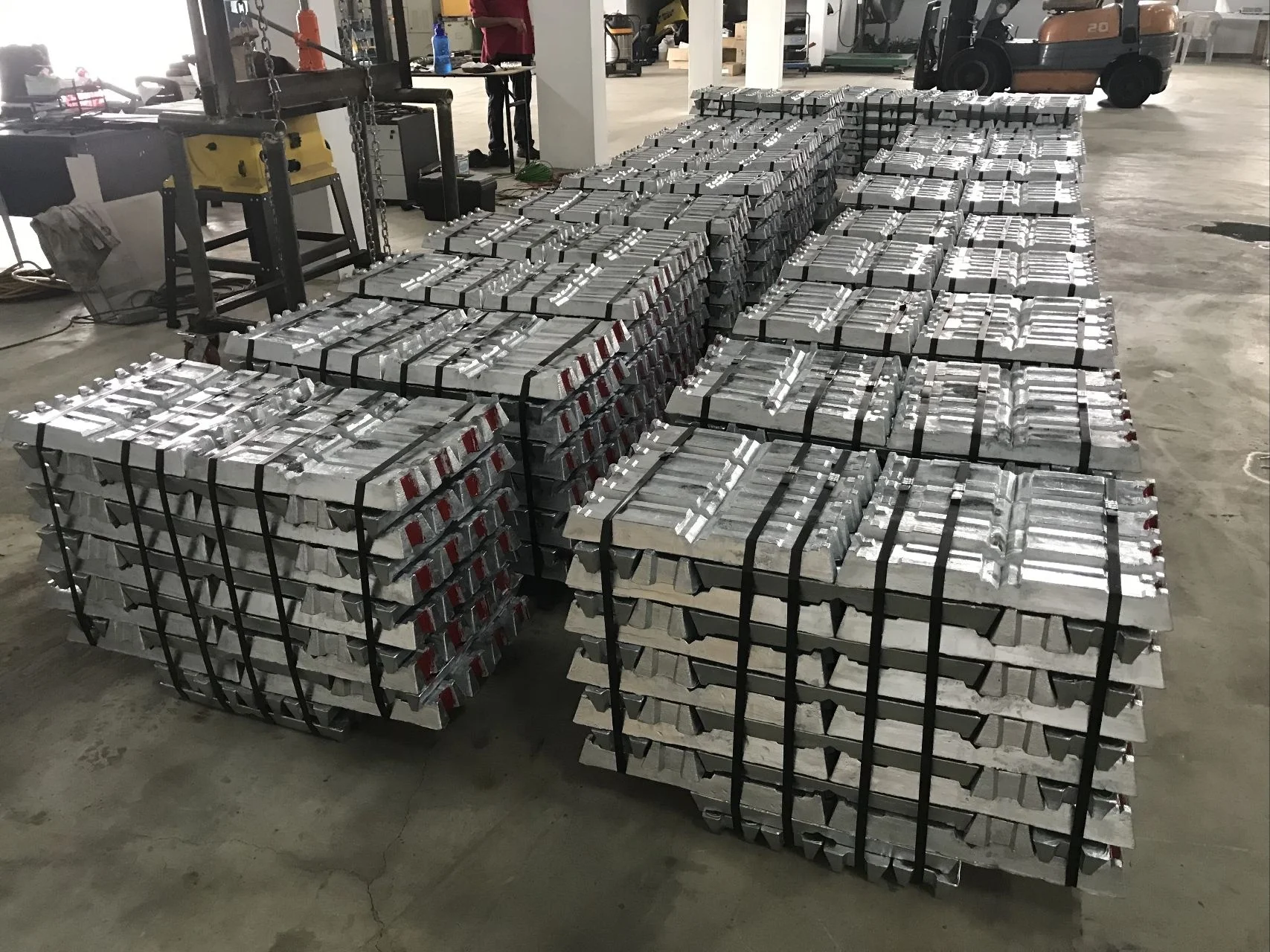 Цинковый зольный металлический кадмиевый слиток чистый цинковый слиток 99.99% 99.995% цинковые слитки