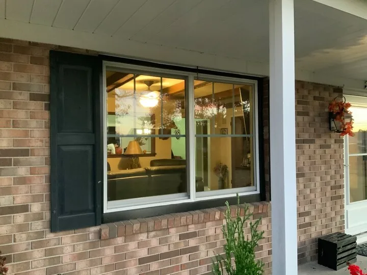 European Chinese Style UPVC Sliding Window  Fiberglass Windproof Fixed Louver Curtain Hotels Villas Apartments Plastic Window