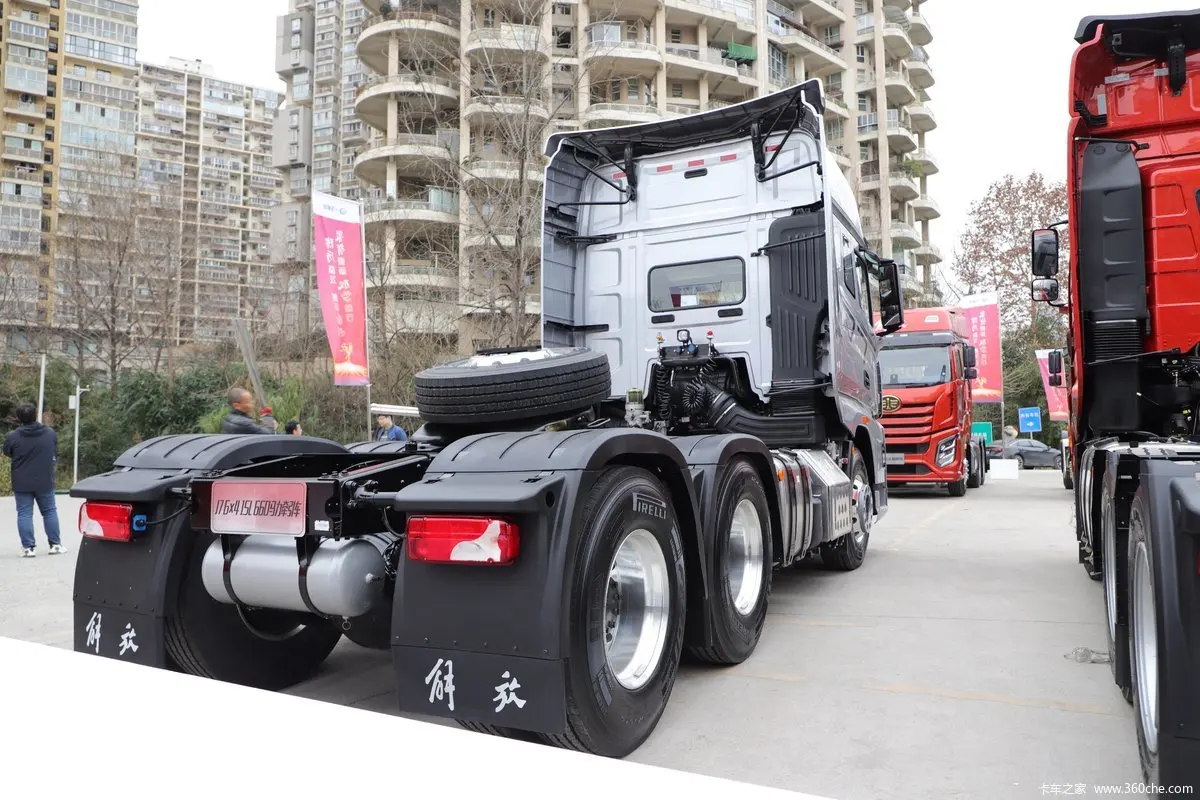 High Quality Faw Jiefang J7 Heavy Truck Trailer Head 660 Horsepowe 6*4 89Km/H High Speed Tractor Truck hit