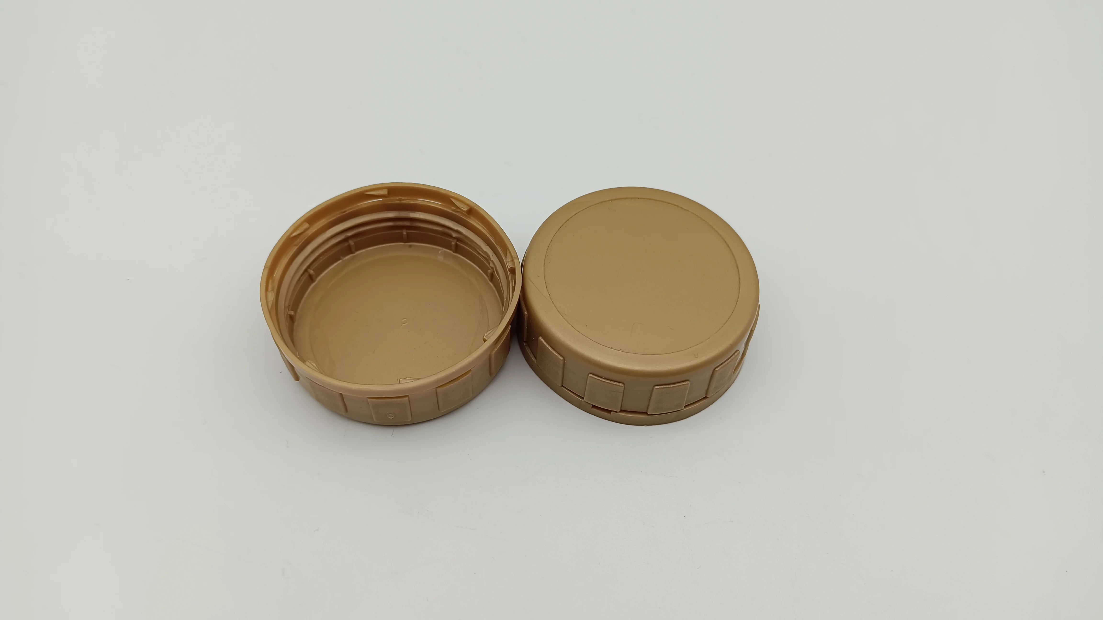 Best quality 48-54mm engine oil bottle with cap on sale