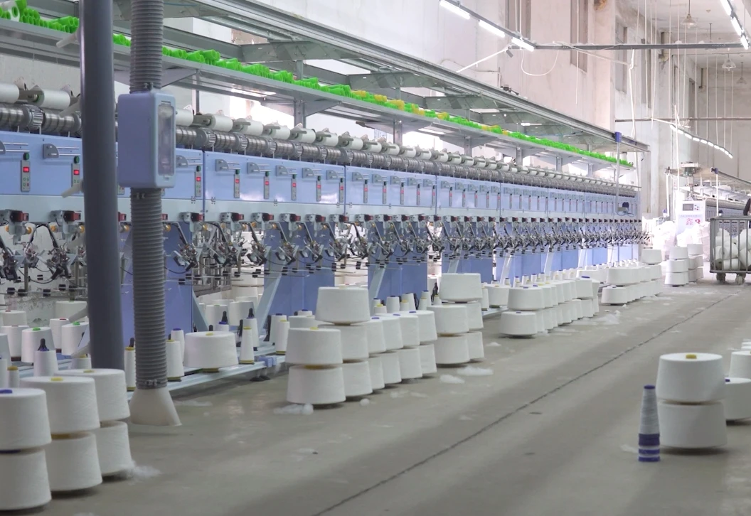 High Stretch Twisted Polyester Nylon Blended Yarn 28S/2 PBT Viscose Dyed Core Spun Yarn For Knitting Machines