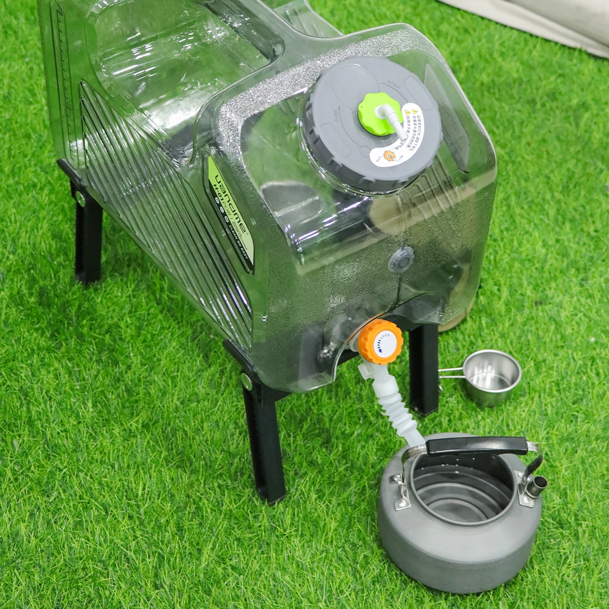 Outdoor Water Tank with Detachable Stand and Spigot