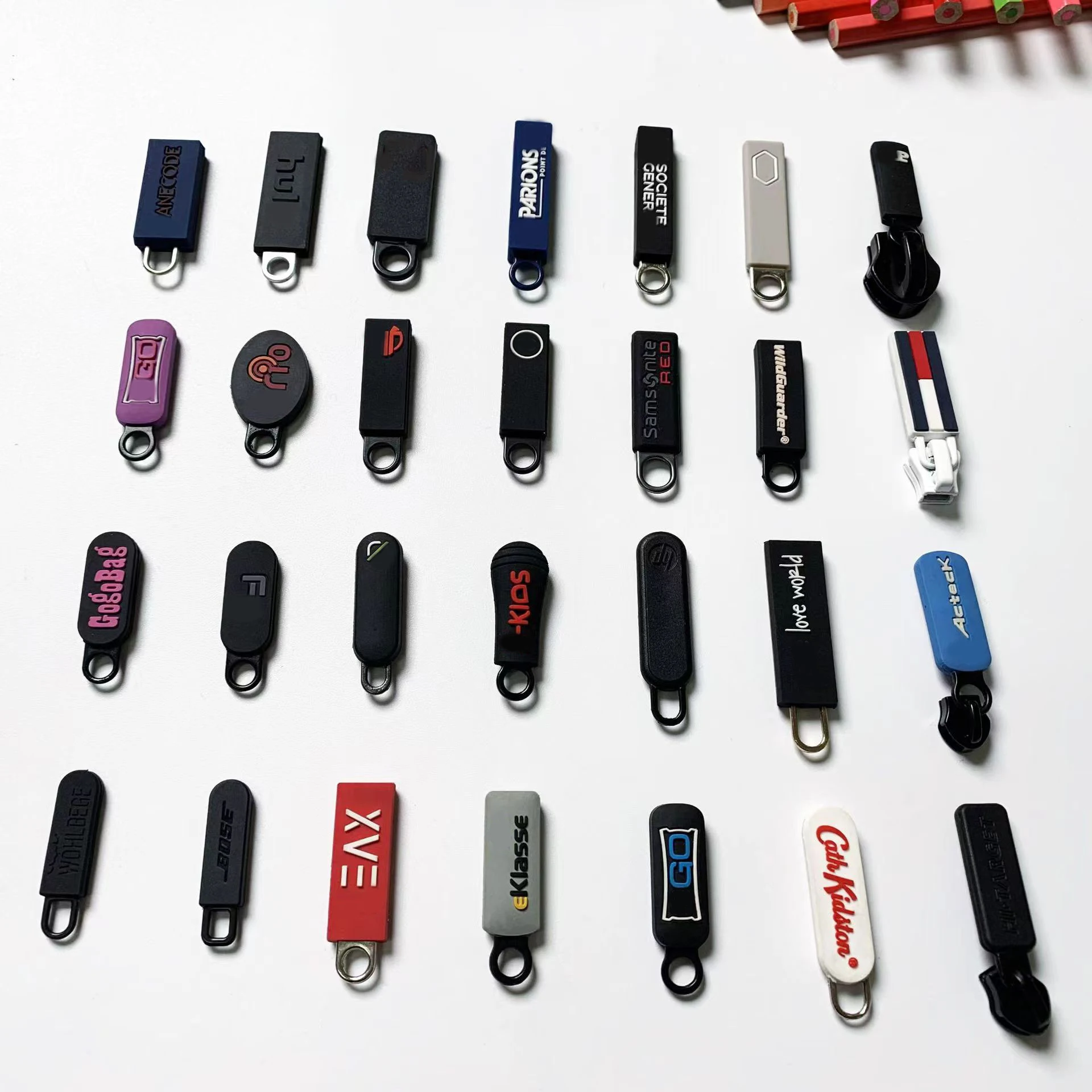 Manufacturers custom color cartoon soft offset printing word drop plastic soft glue pull sheet silicone zipper pull