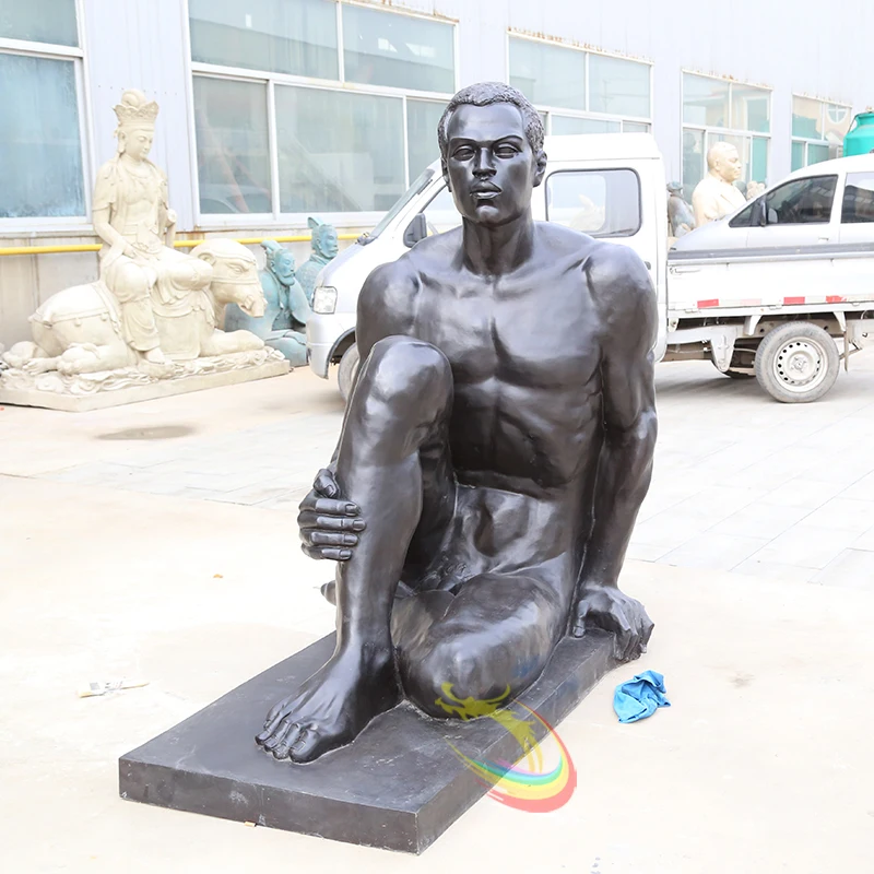 park decor metal casting statue Fernando Botero famous artwork bronze sitting men sculpture