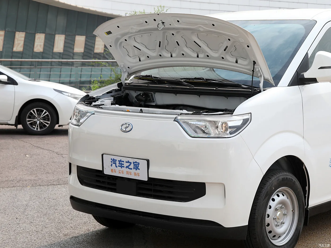 Smart Mobility Electric Car Cheap Ruichi EC75 New Energy Electric Truck Standard Edition 2023 Supressor