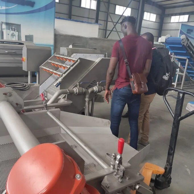 Fruit and Vegetable Air Bubble Washing Machine Eggplant Vegetable Washer Machine with Water Spray