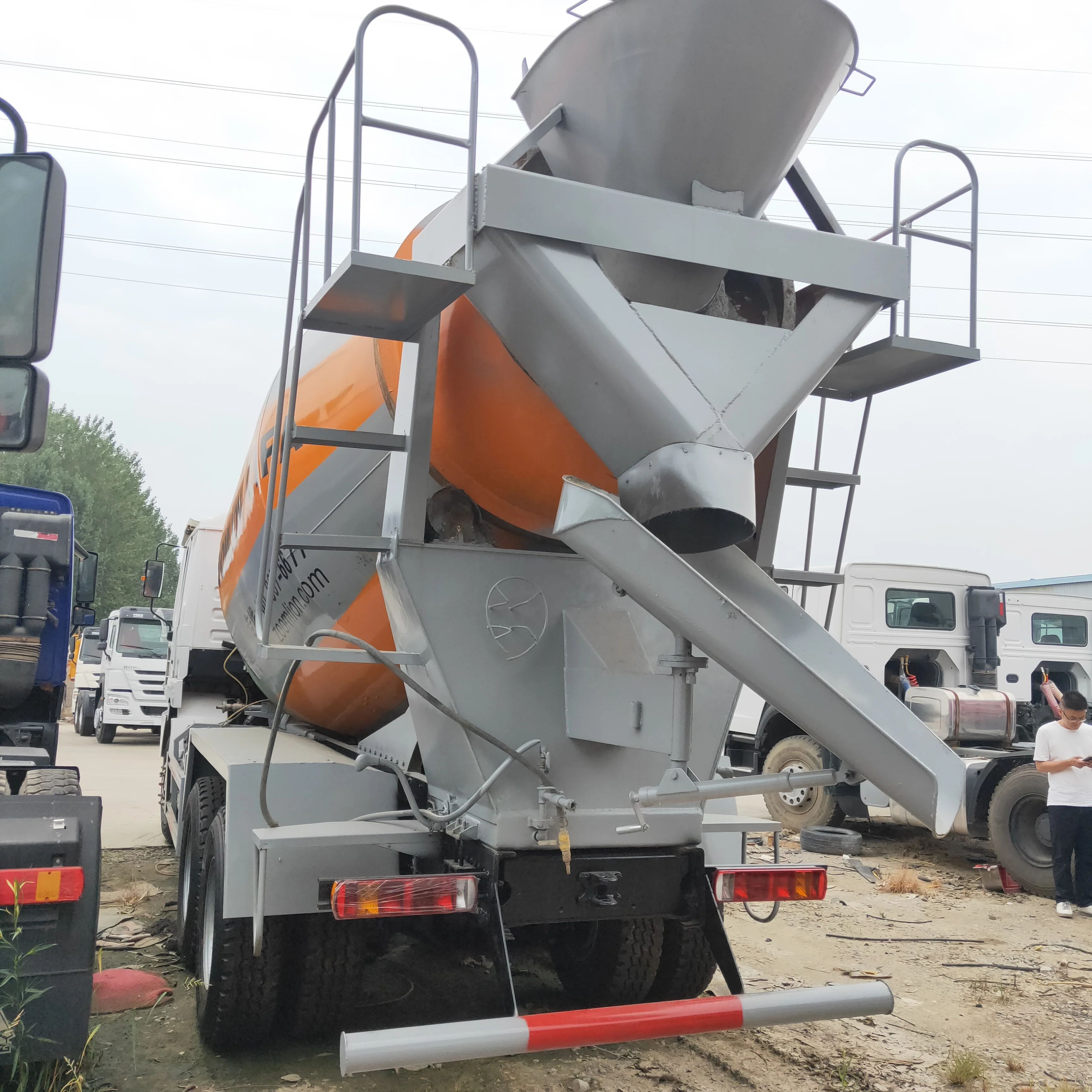 Б/у Бетономешалка Sino Sachman F3000 6x4 грузовик для бетономешалки перевозки бетона строительный 14 куб. М с цементным
