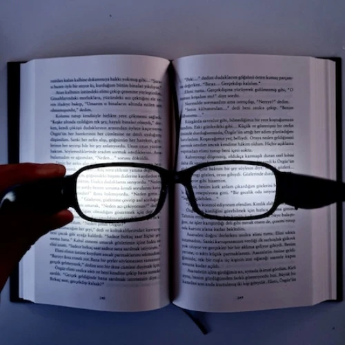 Factory wholesale LED reading glasses with lamp unisex lamp presbyopic glasses with battery