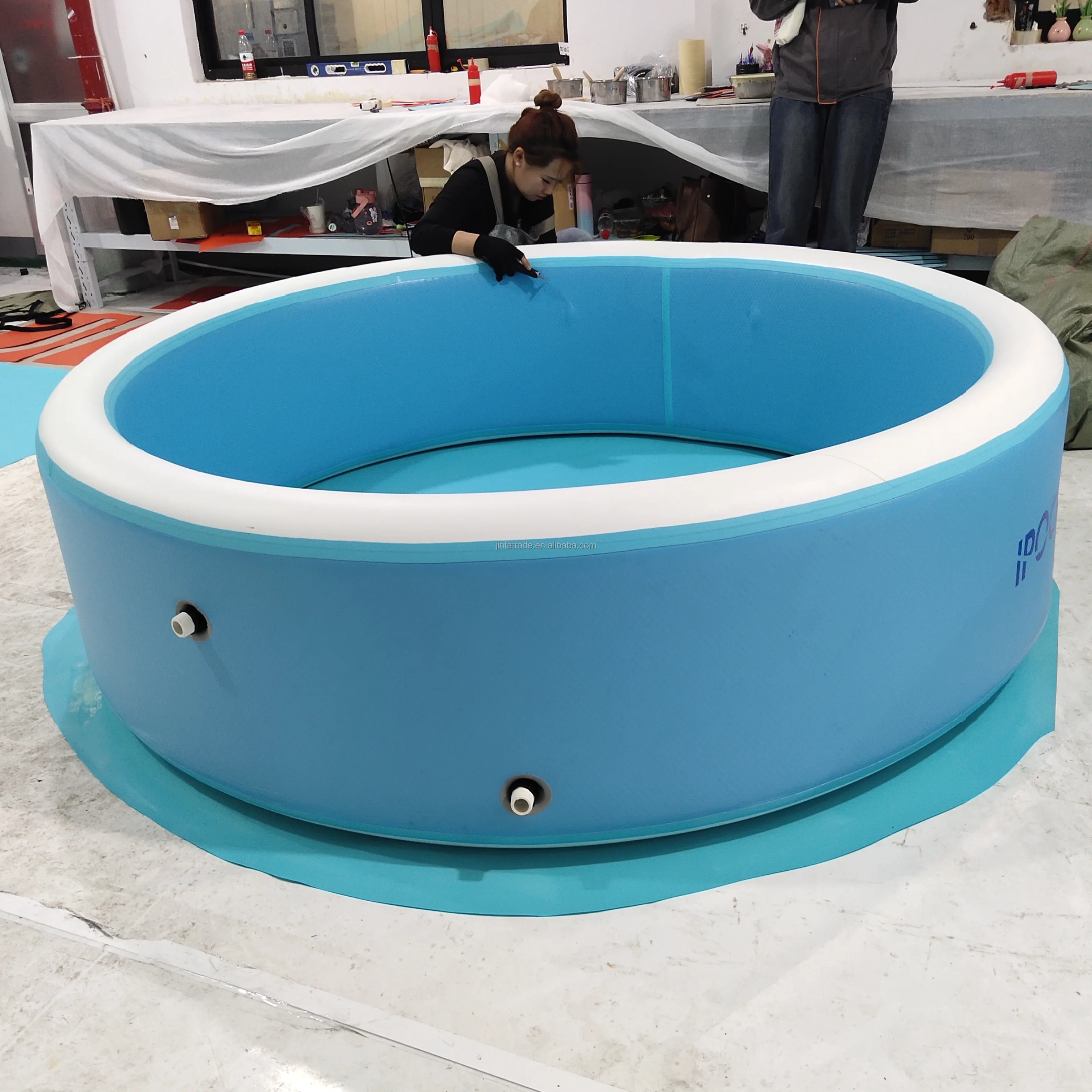 Large Size Inflatable Foldable Portable Spa Inflatable Hot Tub and Inflatable Bubble Spa for 4 Person