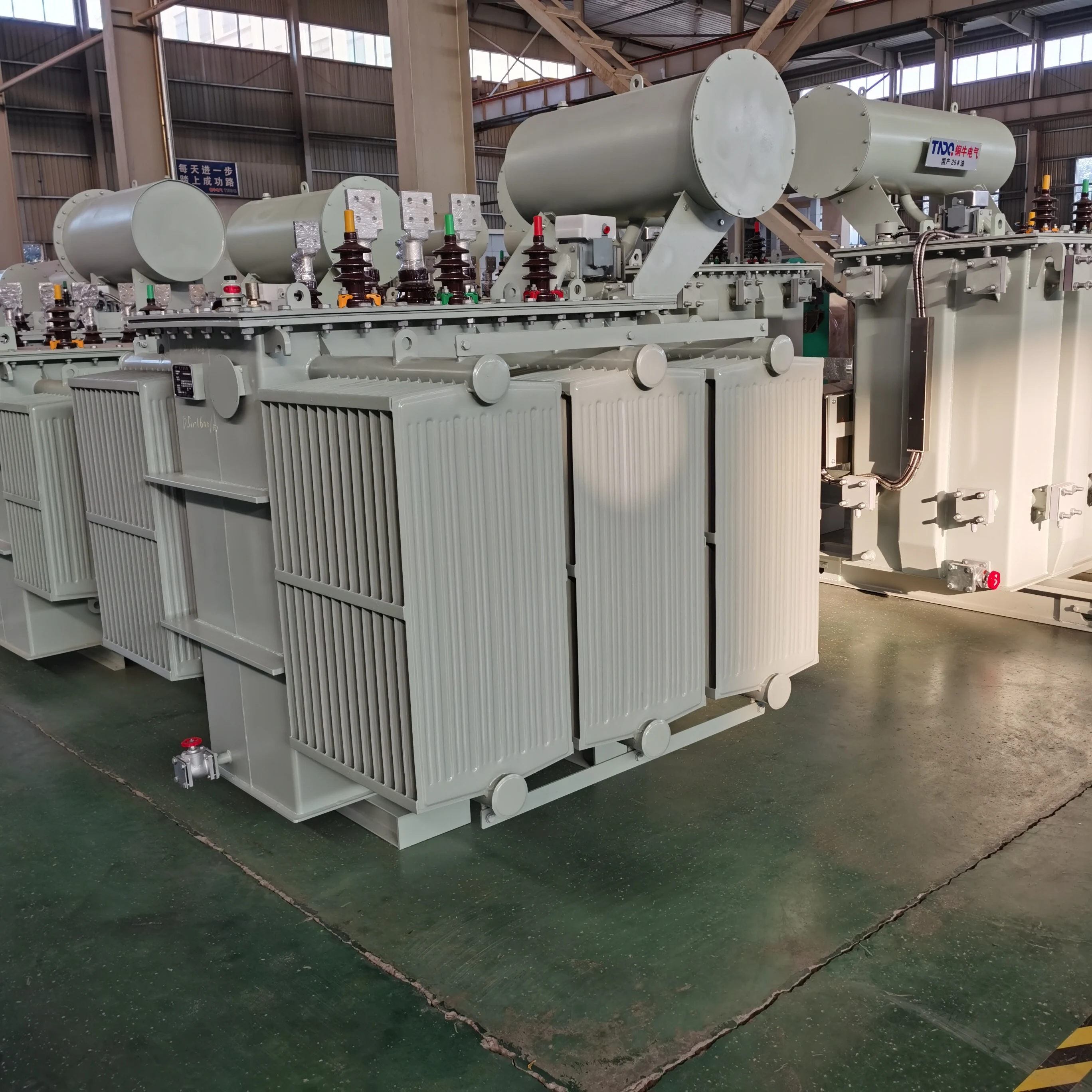 High performance energe-saving power distribution 2500 kVA 35kv Transformers Electric Radiator Transformer
