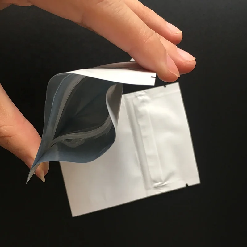 New arrival colorful 4 x 6 inches resealable smell proof mylar bags with tear notch