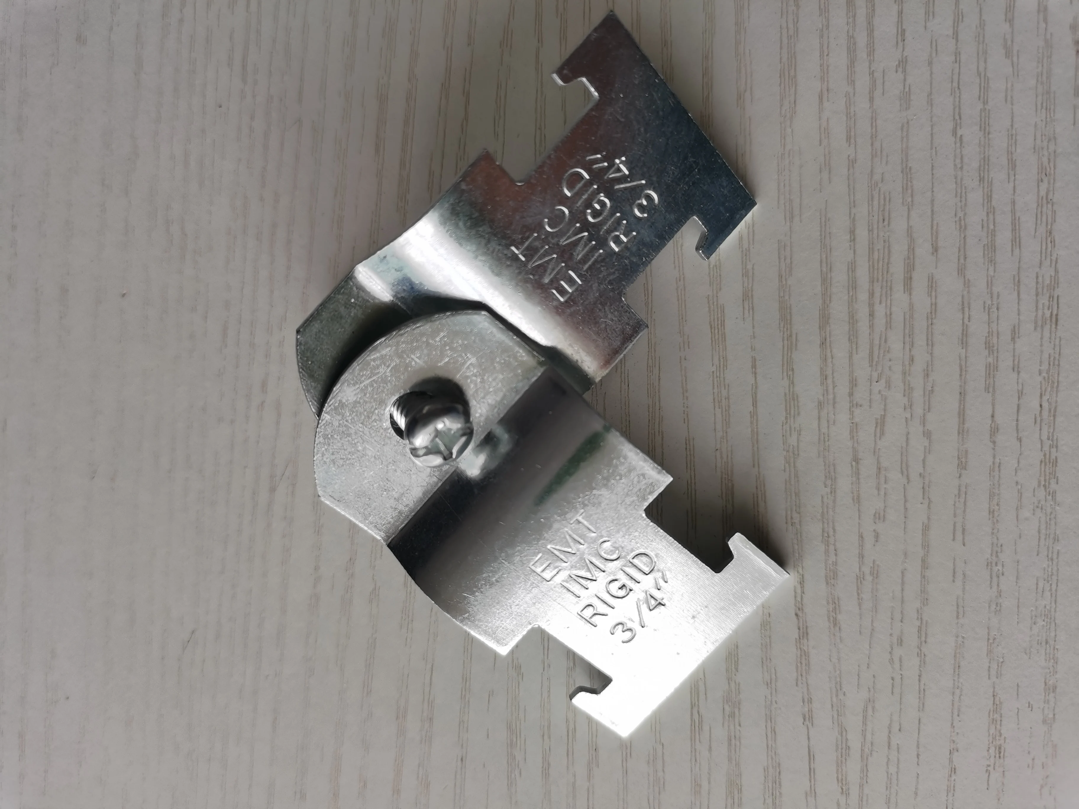 Electro Galvanized Steel Electrical Conduit EMT Clamp