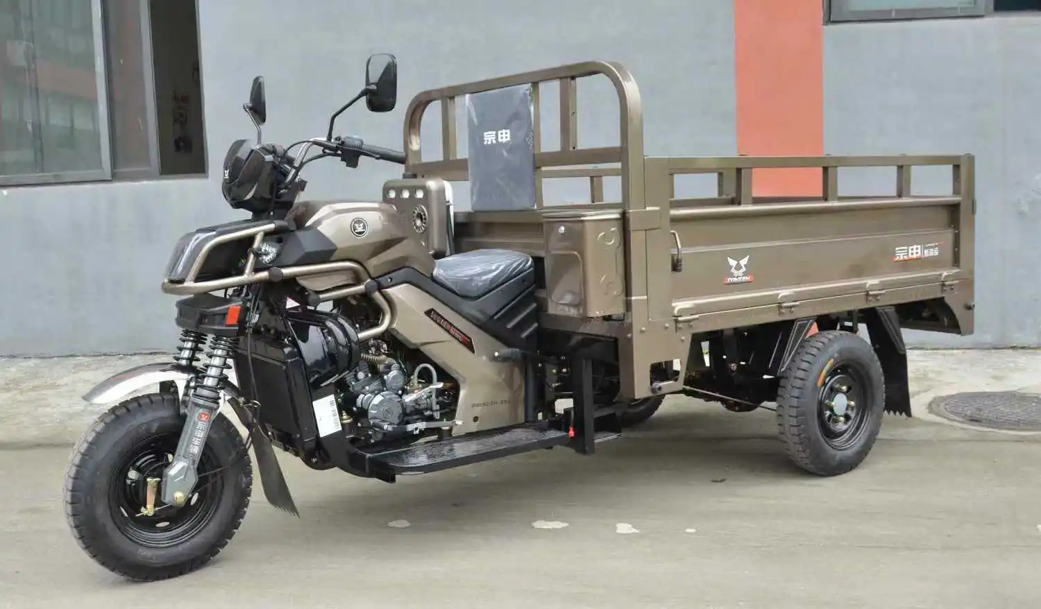 2024 New Style Tricycle Moto Cargo 300cc Wheel Loader Rikshaw Gas Farm Vehicle