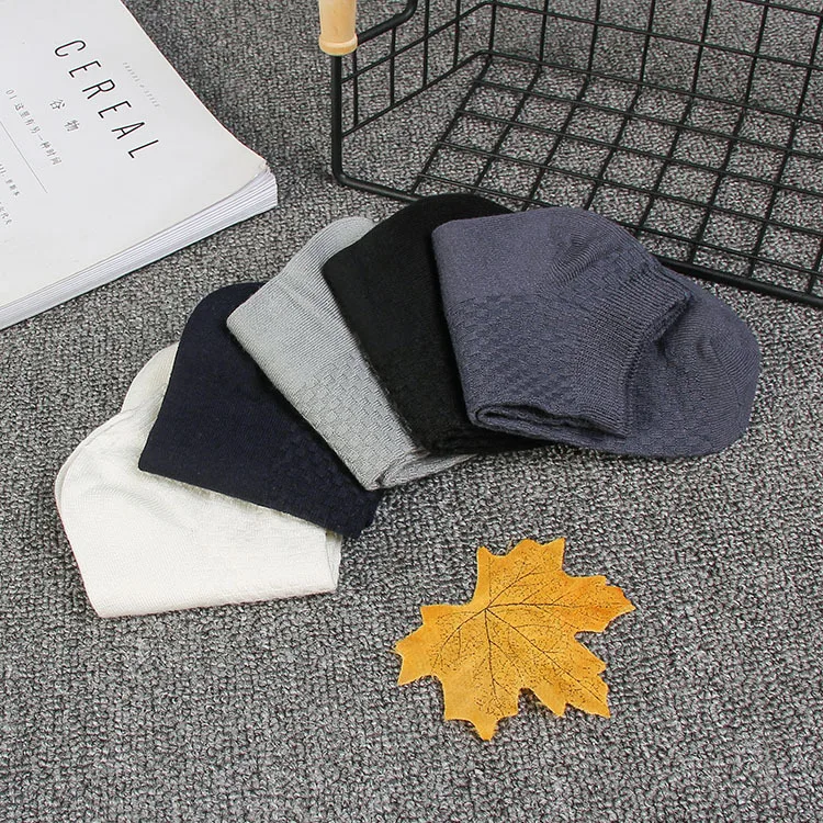 
Hot Sell Bamboo Fiber Men Sports Socks Bamboo Charcoal Socks Sweat Absorption Deodorant Ship Socks 