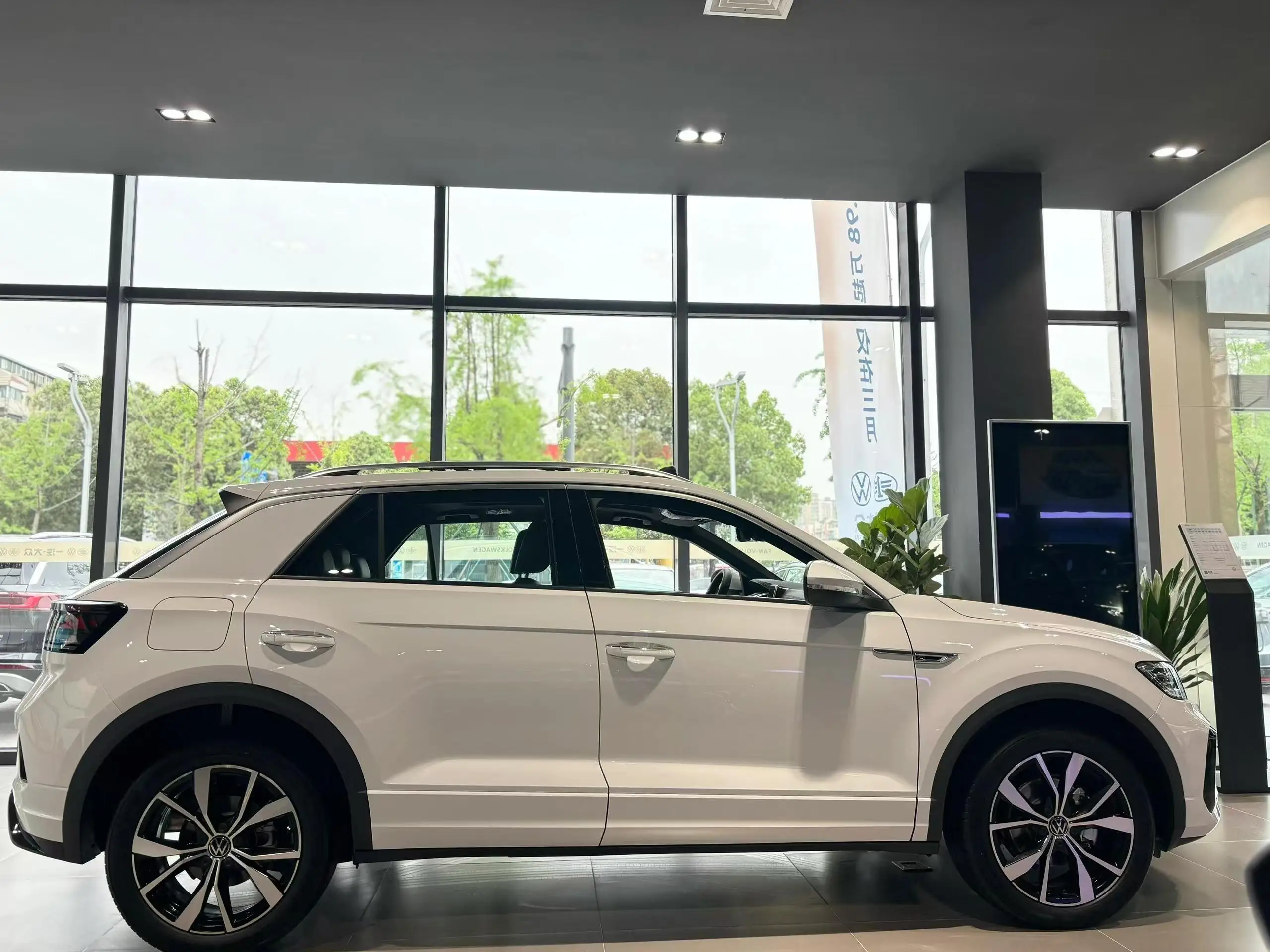 Подержанные автомобили VW T-Roc дешевые бензиновые Volkwagen китайские подержанные T ROC