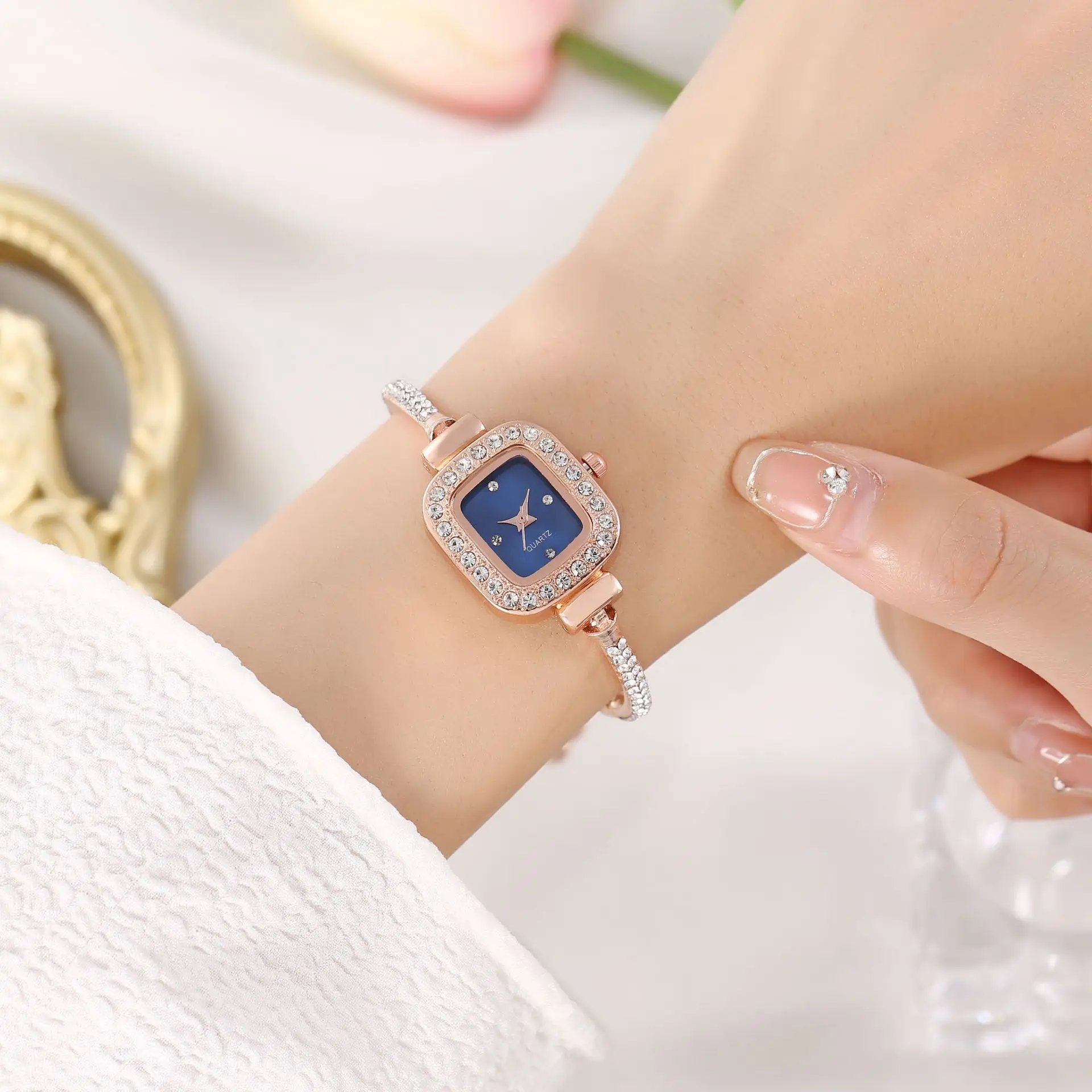 2023 New fashion diamond set square ladies watch bracelet strap ladies quartz watch wholesale