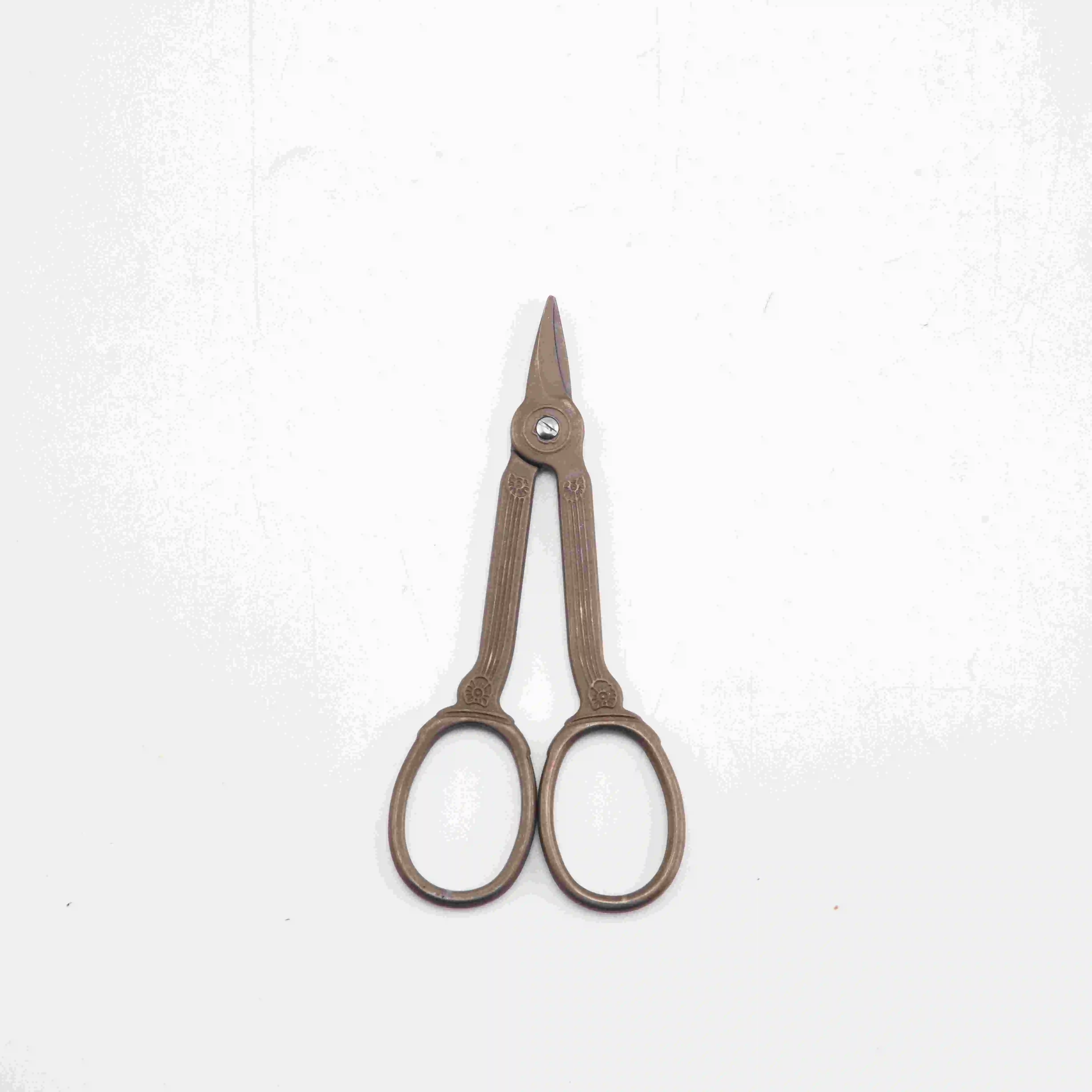 Manufacturer Stainless Steel Vintage Metal Thread Cutter Professional Embroidery Scissors