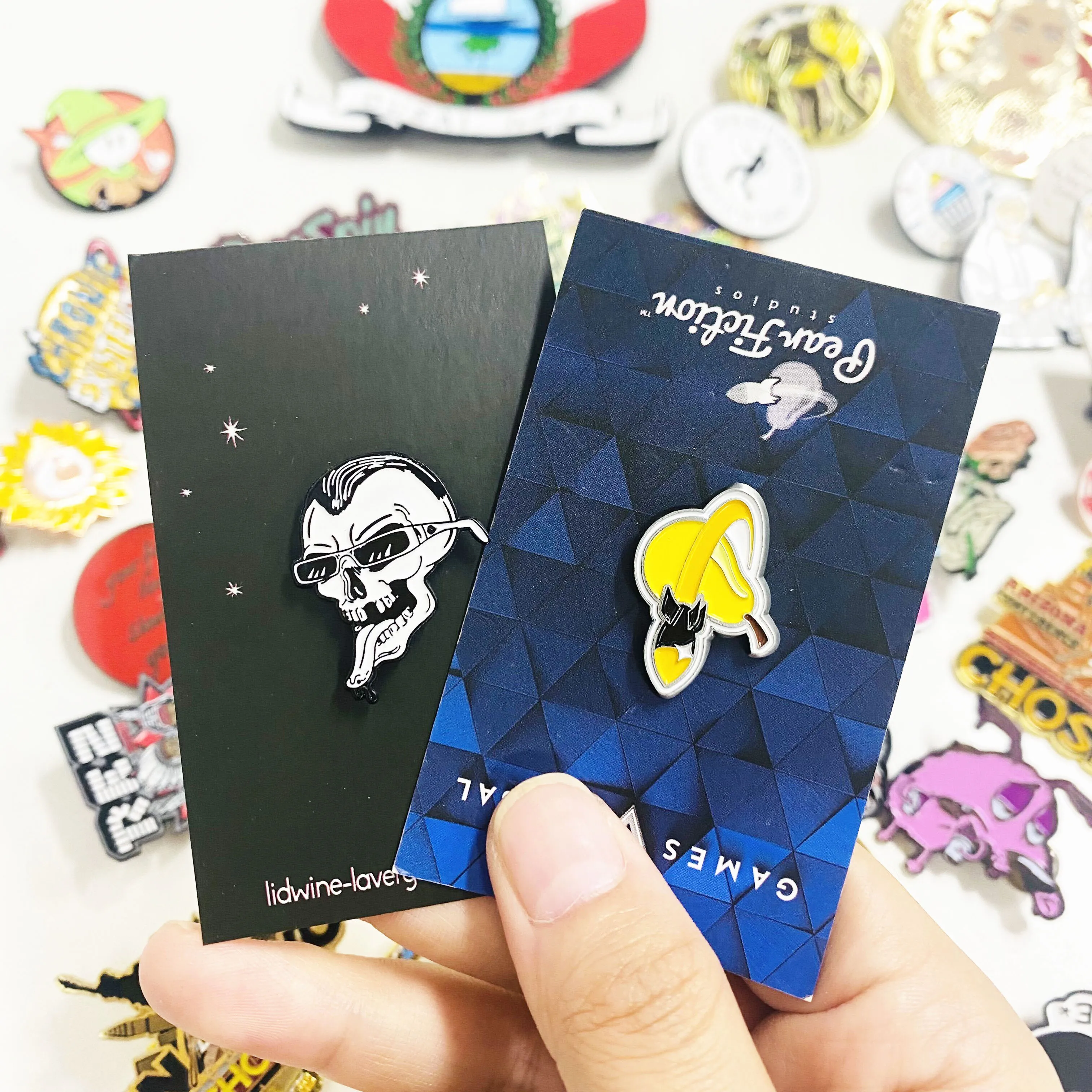 2023 popular factory hot sell custom kpop Soft Hard enamel pins die struck lapel pins for gifts,mobile phone shell,