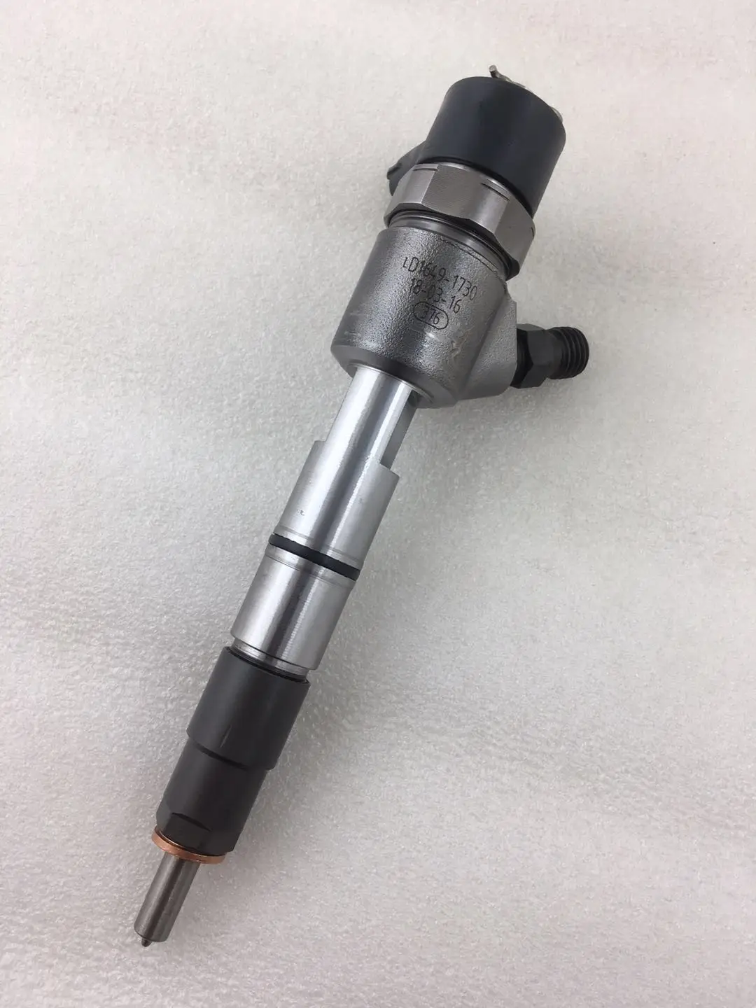 Ezreal Common Rail Inyectores Diesel Engine spare parts 0445 110 630 0445 110 631 0445110630 For Isuzu diesel pump test machine