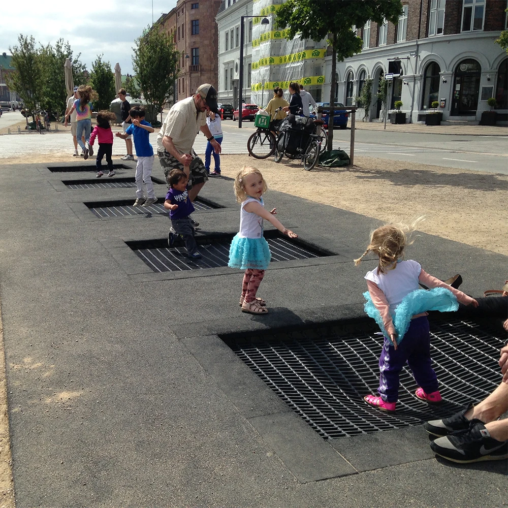 All Weather Outdoor Child Park Underground Bungee Gitness Trampoline With Custom Size and pattern