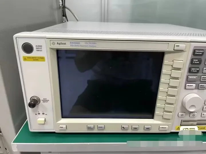 Used Keysight / Agilent E4448A Spectrum Analyzer 3 Hz - 50 Ghz OPT: 219 226 266 233