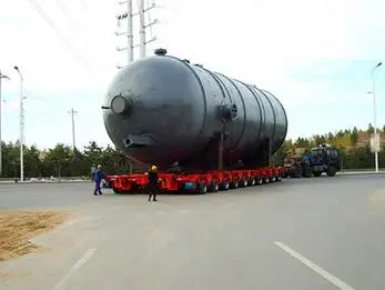Специализированный ветряной лопастной прицеп для эффективной транспортировки и погрузки высокопроизводительных транспортных средств проектов ветроэнергетики