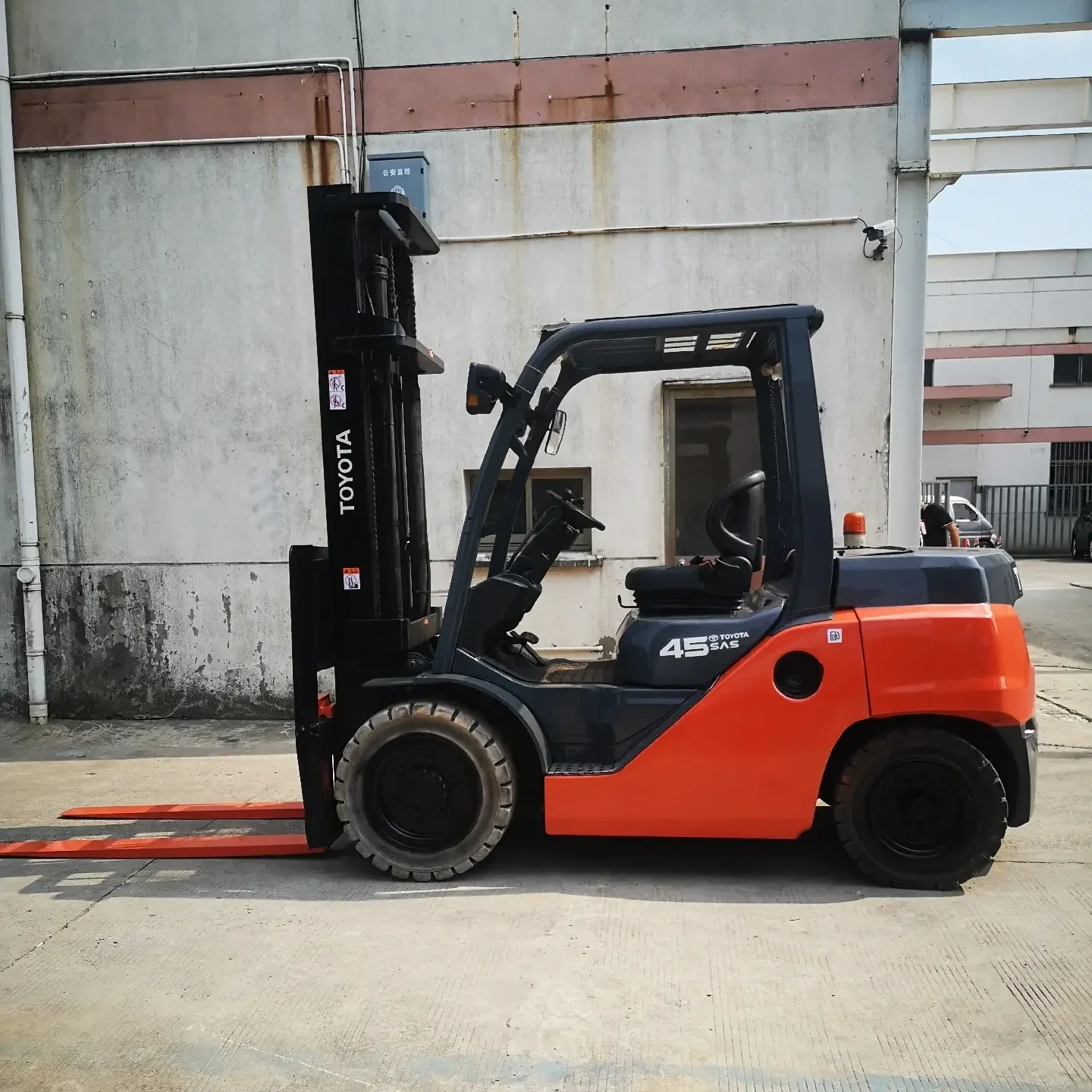 Хорошее рабочее состояние вилочные погрузчики toyota komatsu TCM 4 5 тонн по низкой цене японский оригинальный дизельный погрузчик fd45 Подержанный вилочный tcm
