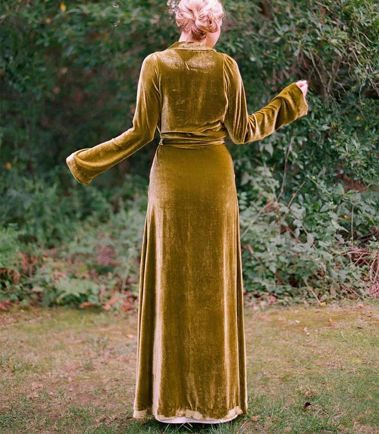 Beautifully Notched Collar Silk/Rayon Blend Velvet  Unlined  Silky  Long  Luxury  Velvet Robe