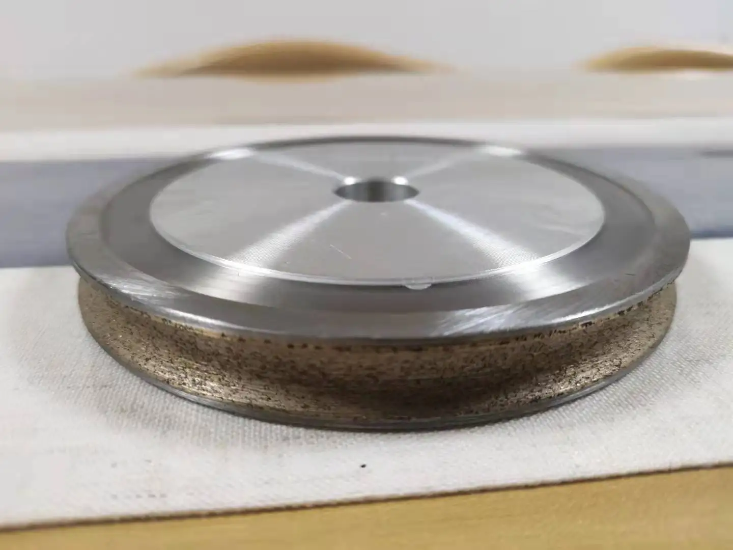 High Quality 150MMR4 Glass Shaped Machine Grinding Round Edge Emery Wheel