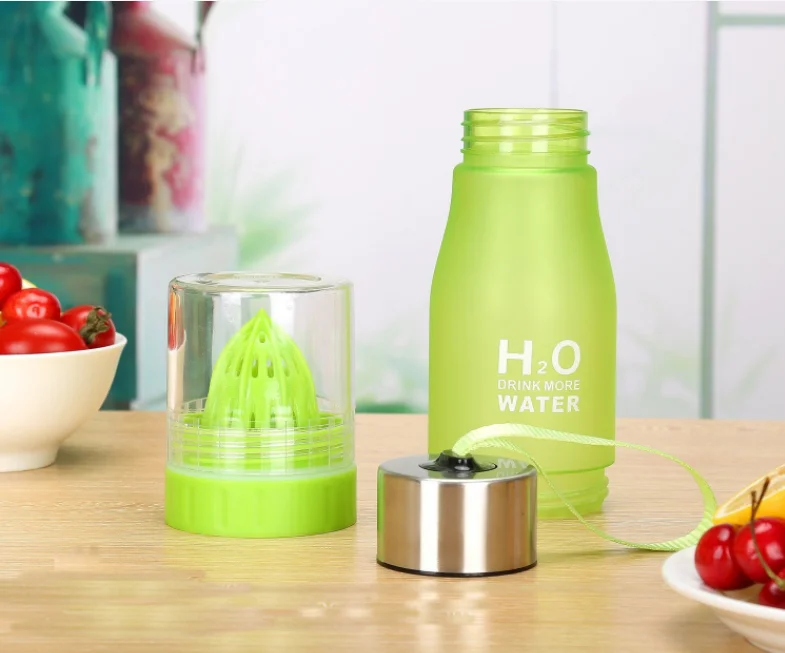 Environmentally friendly 700ml bpa free h20 fruit infuser water bottle plastic juice water bottle