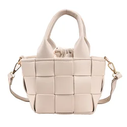 YiWu Suka Ins Ladies Bags Women 2022 Summer New Trendy Fashion Woven Messenger Female Designer Portable Bucket Handbags