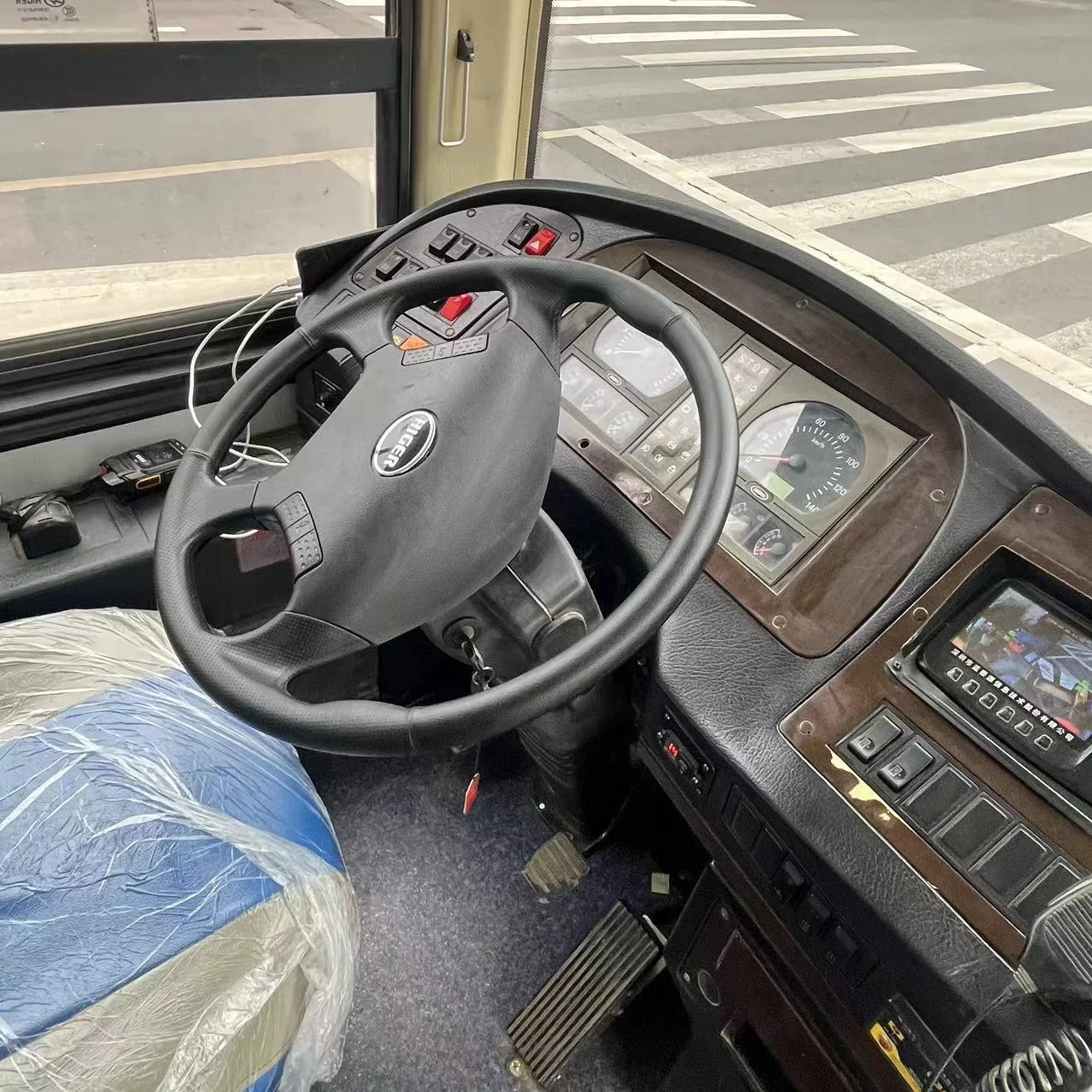 Higer KLQ6109GCE4-CNG 40-44 Seats Luxury Coach  Used Automatic City Bus Passenger Coaches And Buses